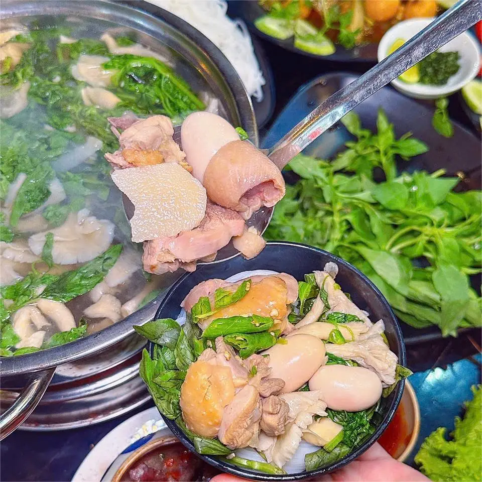 Hình ảnh Con Gà Trống - Lẩu Gà Lá É Phú Yên - Vĩnh Khánh