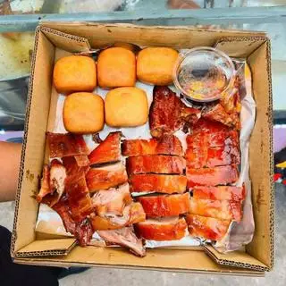 Hình ảnh Nửa vịt quay da giòn - 4 bánh bao