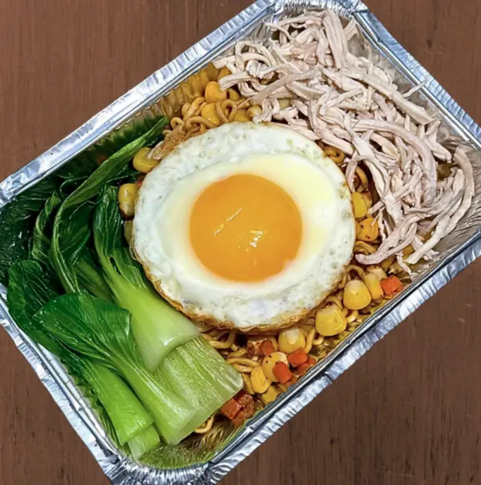 Hình ảnh Mì trộn trứng gà xé