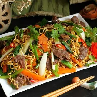 Hình ảnh Mì xào bò