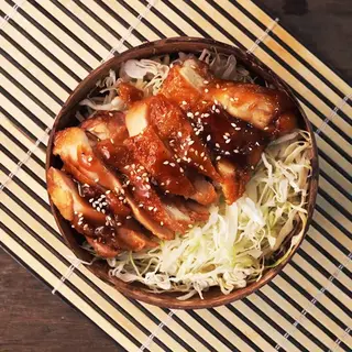 Hình ảnh Cơm gà má đùi + trứng onsen