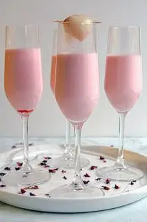 Hình ảnh Sữa chua vải hồng