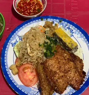 Hình ảnh Cơm sườn bì chả