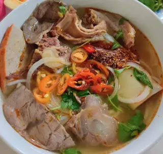 Hình ảnh Bún bò nạm gân chả