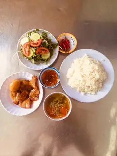 Hình ảnh Cơm thịt ba rọi trứng chiên nước mắm