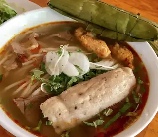 Hình ảnh Bún bò huế chả