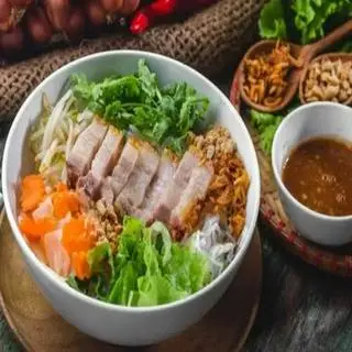Hình ảnh Bún mắm chả cá heo quay