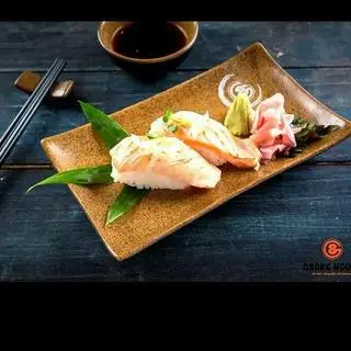Hình ảnh Nigiri cá hồi nướng tái