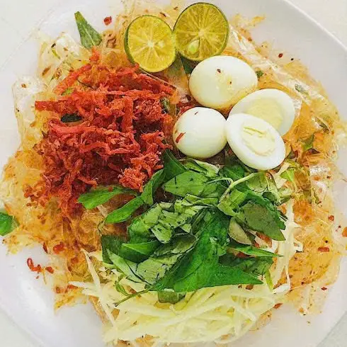 Hình ảnh Bánh tráng trộn truyền thống - khô bò