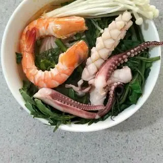 Hình ảnh Bún Thái tôm mực