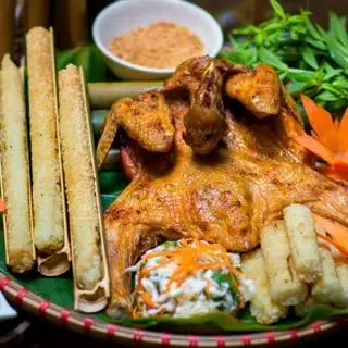 Hình ảnh Gà nướng nguyên con