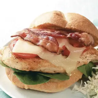 Hình ảnh Burger gà nướng kèm phô mai Thụy Sỹ