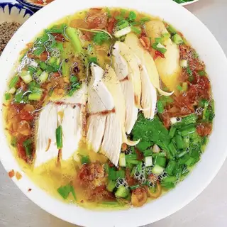 Hình ảnh Hủ tiếu dai thập cẩm gà ta xé