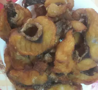 Hình ảnh Cá chiên giòn ăn kèm