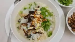 Hình ảnh Cháo gà hạt sen và nấm