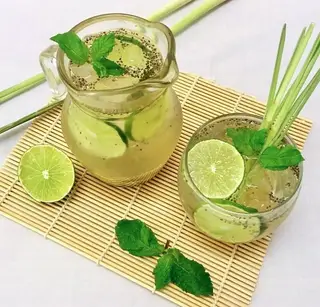 Hình ảnh Trà Chanh Sả Hạt Chia | Lemongrass, Lime Juice, Chia Seeds