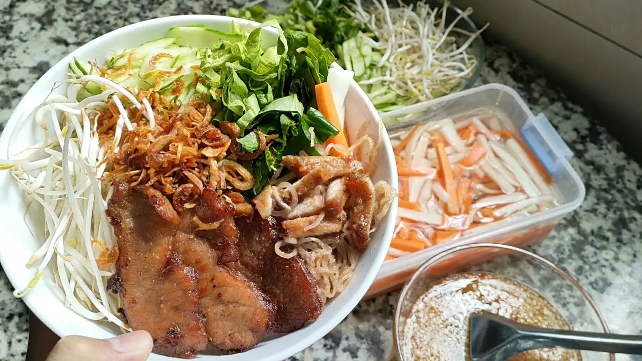 Hình ảnh Bún thịt rán