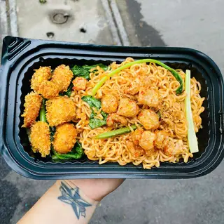 Hình ảnh Mì trộn gà viên