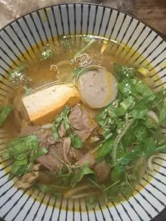 Hình ảnh Bún bò nạm chả bò viên