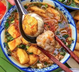 Hình ảnh Bún riêu bò - trứng vịt lộn