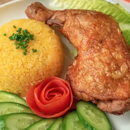 Hình ảnh Cơm Gà Xối Mỡ Biền Mập - Nguyễn Văn Cừ