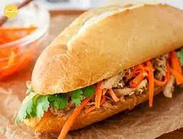 Hình ảnh Bánh mì gà xé