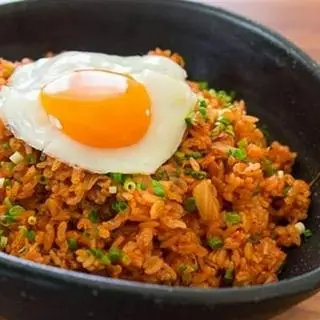 Hình ảnh Cơm rang kim chi - Gà xào nấm