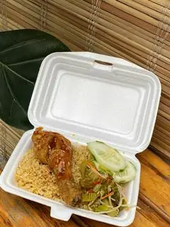 Hình ảnh Cơm gà đùi tỏi
