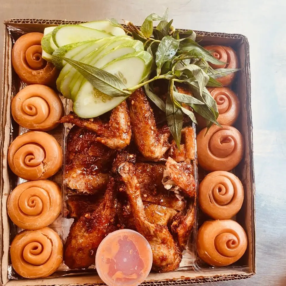 Hình ảnh 1 gà nướng - 10 bánh bao