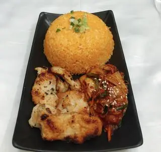 Hình ảnh cơm gà phi lê kim chi