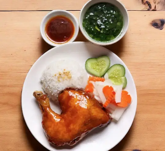 Hình ảnh Cơm gà sốt me lớn