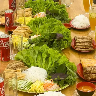 Hình ảnh Phần ăn gia đình với 10 người ăn