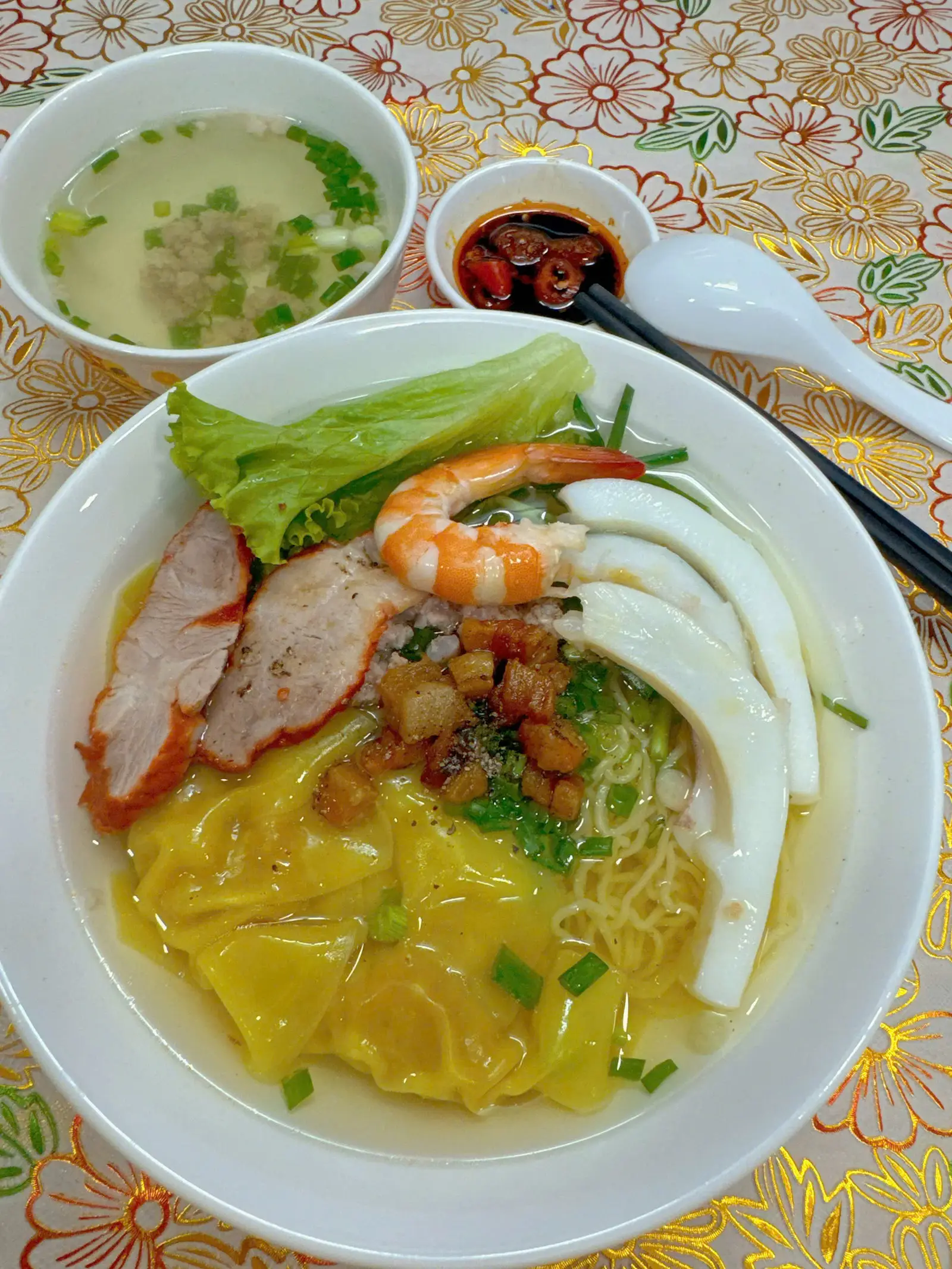 Hình ảnh Mì sủi cảo thập cẩm nước