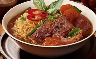 Hình ảnh Mì trứng bò kho
