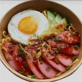 Hình ảnh Mì xào trứng xúc xích