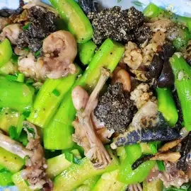 Hình ảnh cơm Ếch xào bầu 2 con