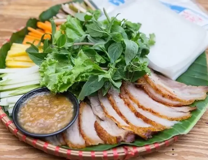 Hình ảnh Bánh tráng thịt heo quay( 6 miếng/ suất)