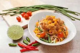 Hình ảnh Gỏi đu đủ cá trê, tôm khô và trứng muối