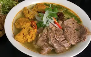 Hình ảnh Bún bò chả cua nạm
