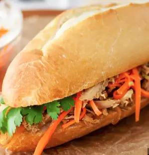 Hình ảnh Bánh mì gà xé