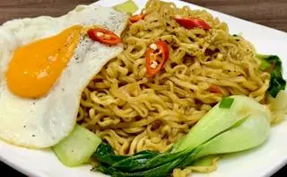 Hình ảnh Mì xào trứng ốp la