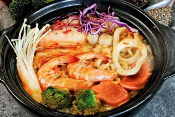 Hình ảnh Mì cay hải sản
