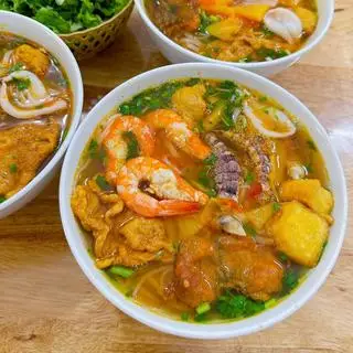 Hình ảnh Bánh đa đỏ hải sản