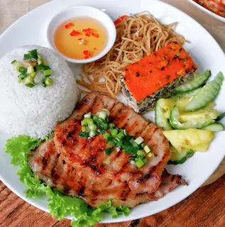 Hình ảnh Cơm sườn bì chả