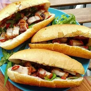 Hình ảnh Bánh mì heo quay size lớn
