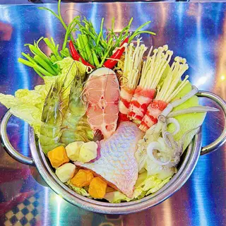 Hình ảnh Lẩu thập cẩm vị lẩu Thái