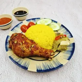 Hình ảnh Cơm gà đùi tỏi - canh rong biển