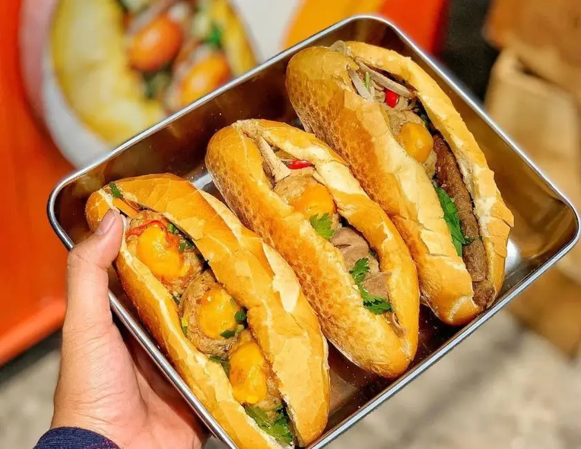 Hình ảnh Bánh mì xíu mại thập cẩm