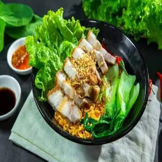 Hình ảnh Mì trộn heo quay