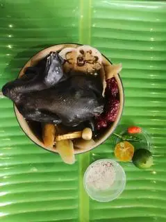 Hình ảnh Gà ác tiềm thuốc bắc